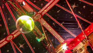 IN einem Zelt auf dem Bazar in München ist viel gute Musik geboten. Auch am Abend